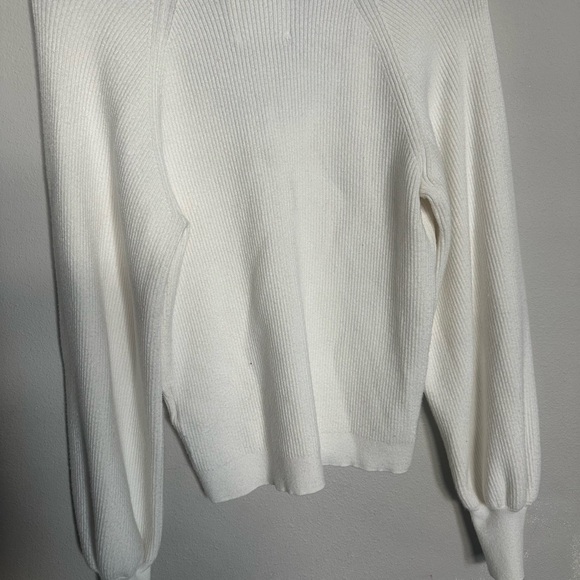 Abercrombie & Fitch Women's Cream V-Neck Sweater - Picture 2 of 3